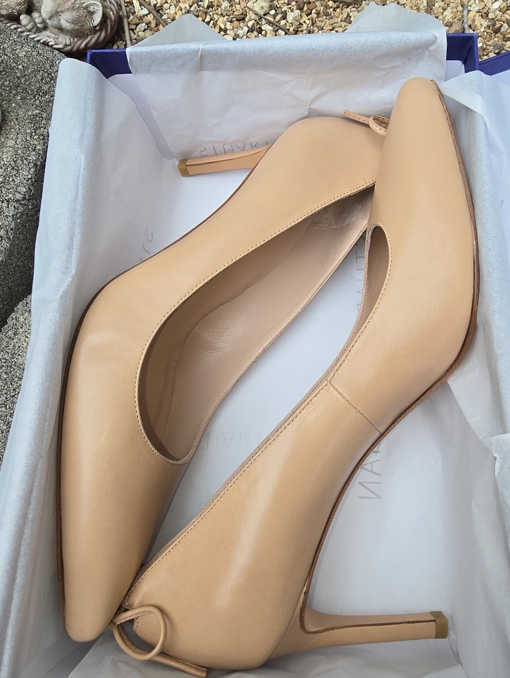 NEW Stuart Weitzman Heels In Box With Dustbag Rare With Bows In Back